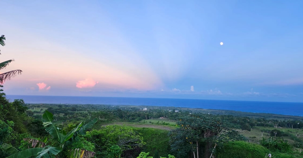 1300 Meters of Panoramic Ocean/Coastline views