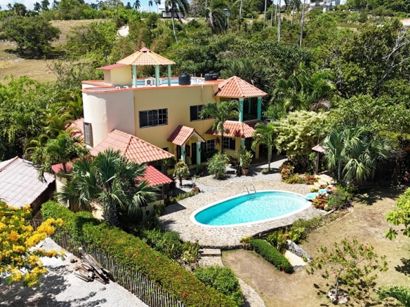 Beautifully Furnished Ocean-View Pool Villa Near Cabrera